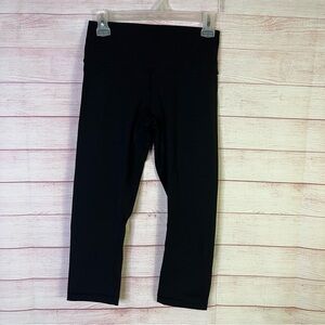 Lululemon Black‎ Capri Pants Size 8